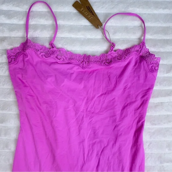 SKIMS Fits Everybody Corded Lace Long Slip Dress Size Large in Neon Orchid  NWT - Picture 9 of 15